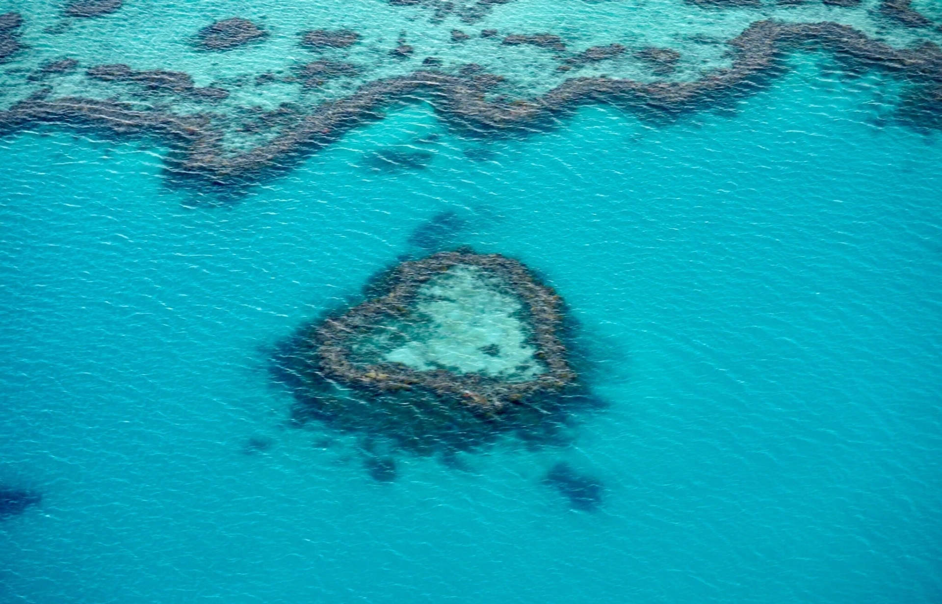 グレートバリアリーフ、気候変動による環境変化と世界遺産への影響を示す自然景観