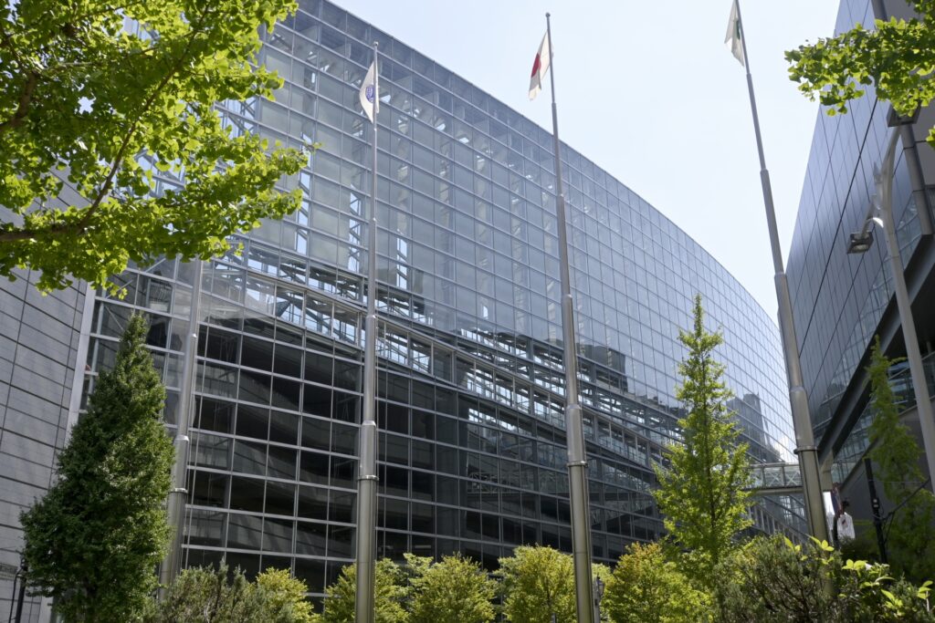 世界遺産委員会の会議で議論が行われている様子