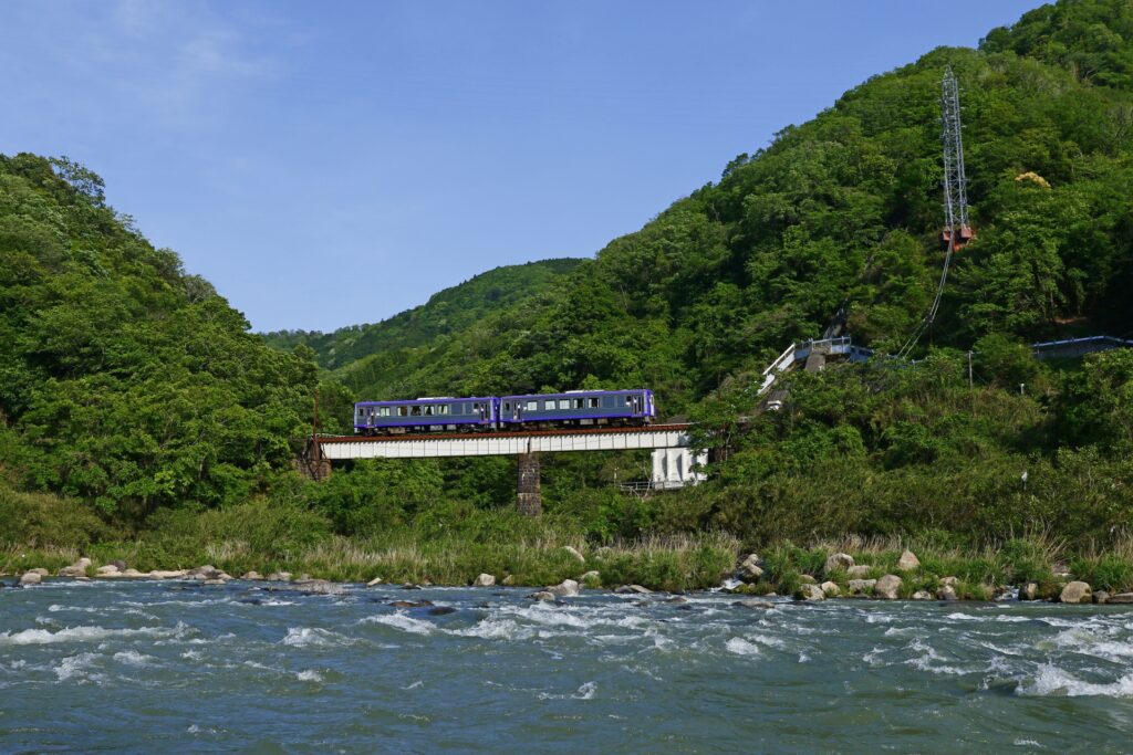 木津川の河川風景、水の循環と人間の暮らしの関係を示す自然環境