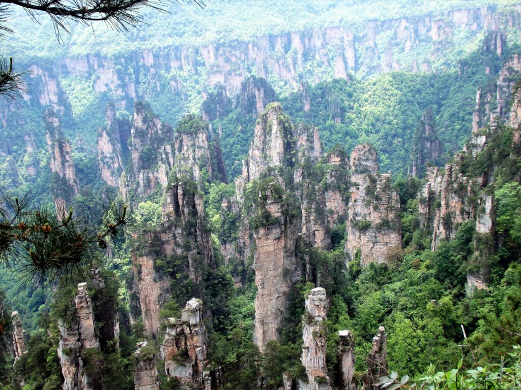 東アジアの山と水に囲まれた自然環境と文明の関係