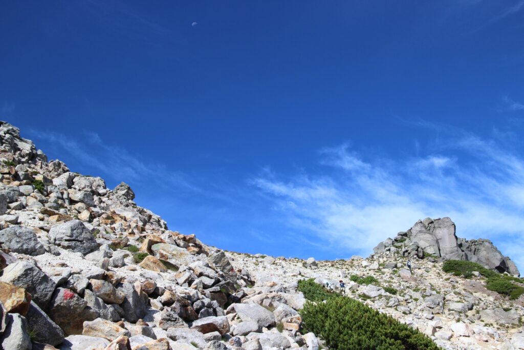 白山の自然景観と信仰、自然と文化が融合した世界遺産の特徴を示す風景