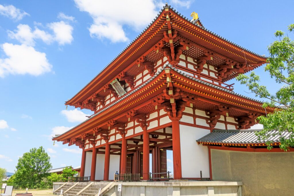 古都奈良の文化財と鹿が共存する日本の世界遺産の風景