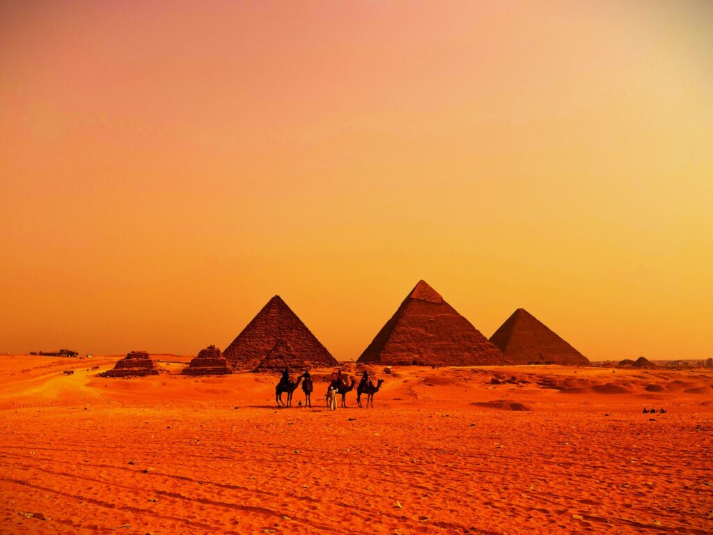 ギザのピラミッドとスフィンクスの壮大な景観（初心者にも分かりやすい世界遺産）