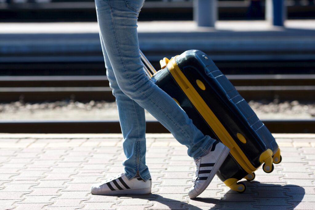 世界遺産観光で必要な歩きやすい靴や日焼け対策アイテム