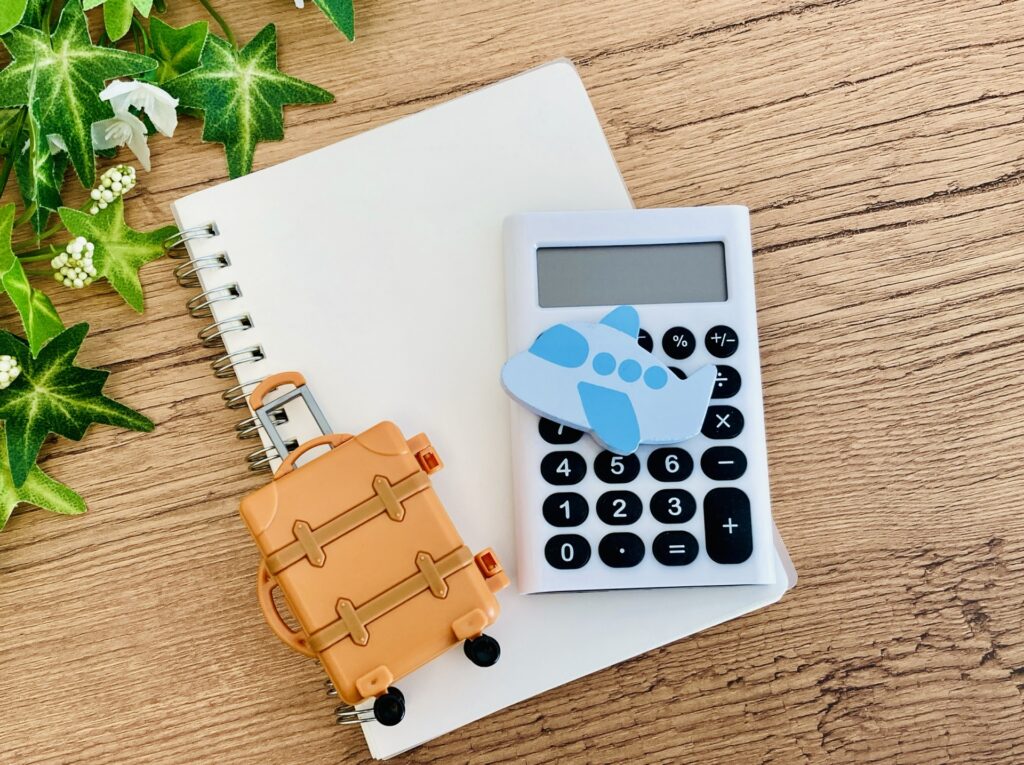世界遺産旅行の費用や予算を計画しているイメージ