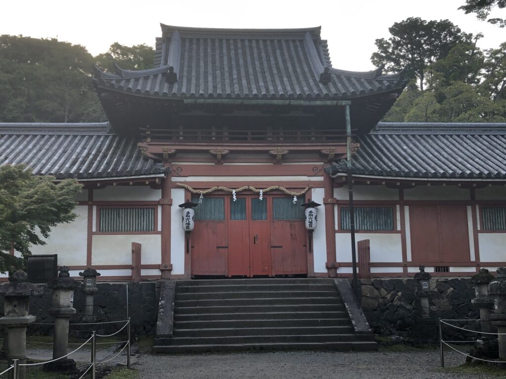 世界遺産・古都奈良の文化財に含まれる手向山八幡宮