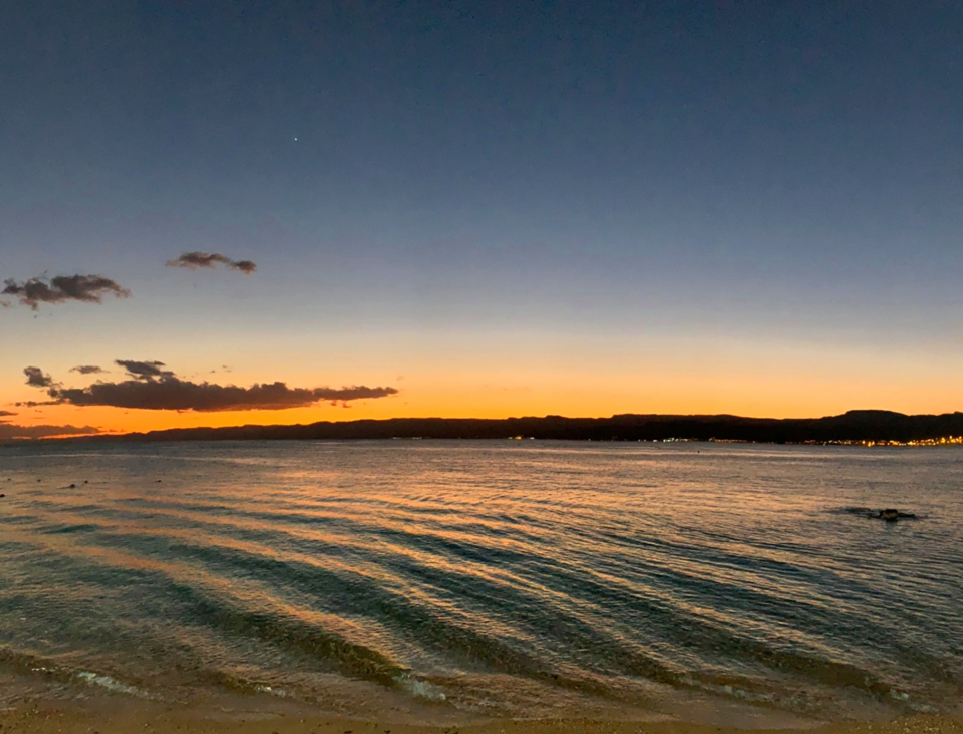 世界遺産候補となりうる美しい海の夕景と波の風景
