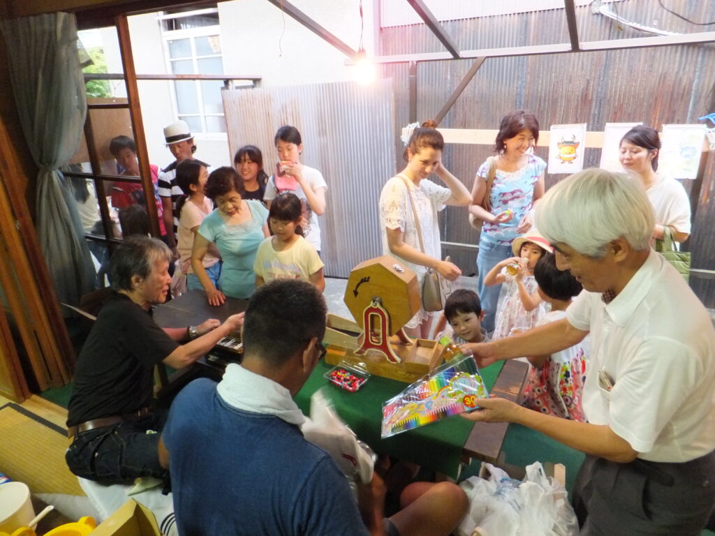 手作りの祭り、永年受け継がれている。