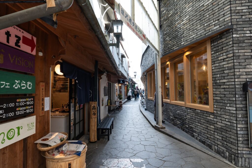 奈良町の石畳と細い路地